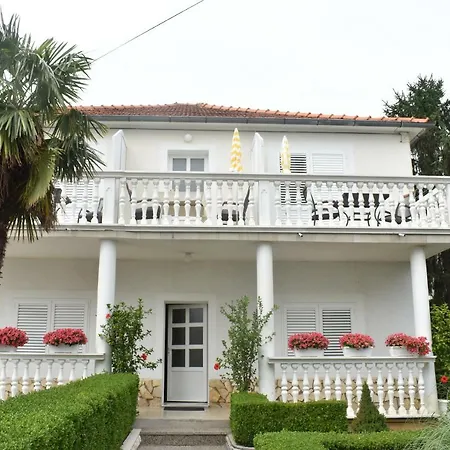 Micin Πανσιόν